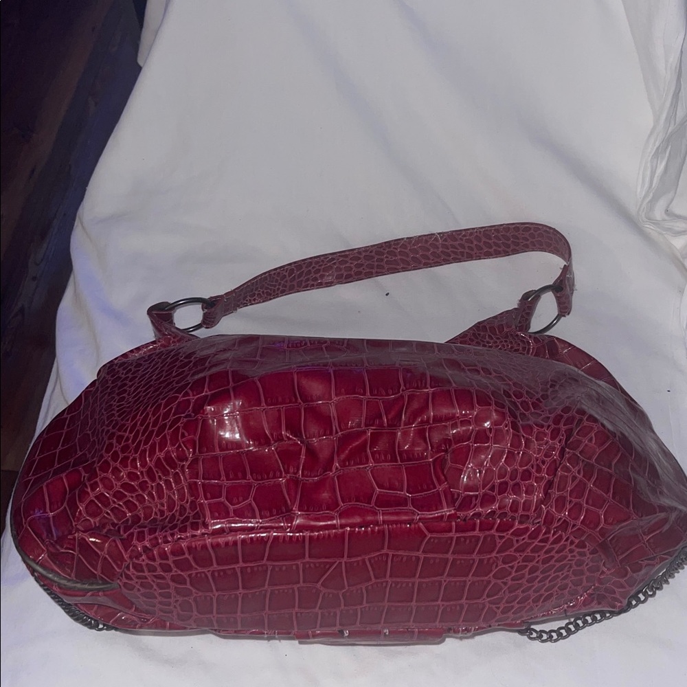 GLO Red Crocodile-Embossed Shoulder Bag - Picture 12 of 13